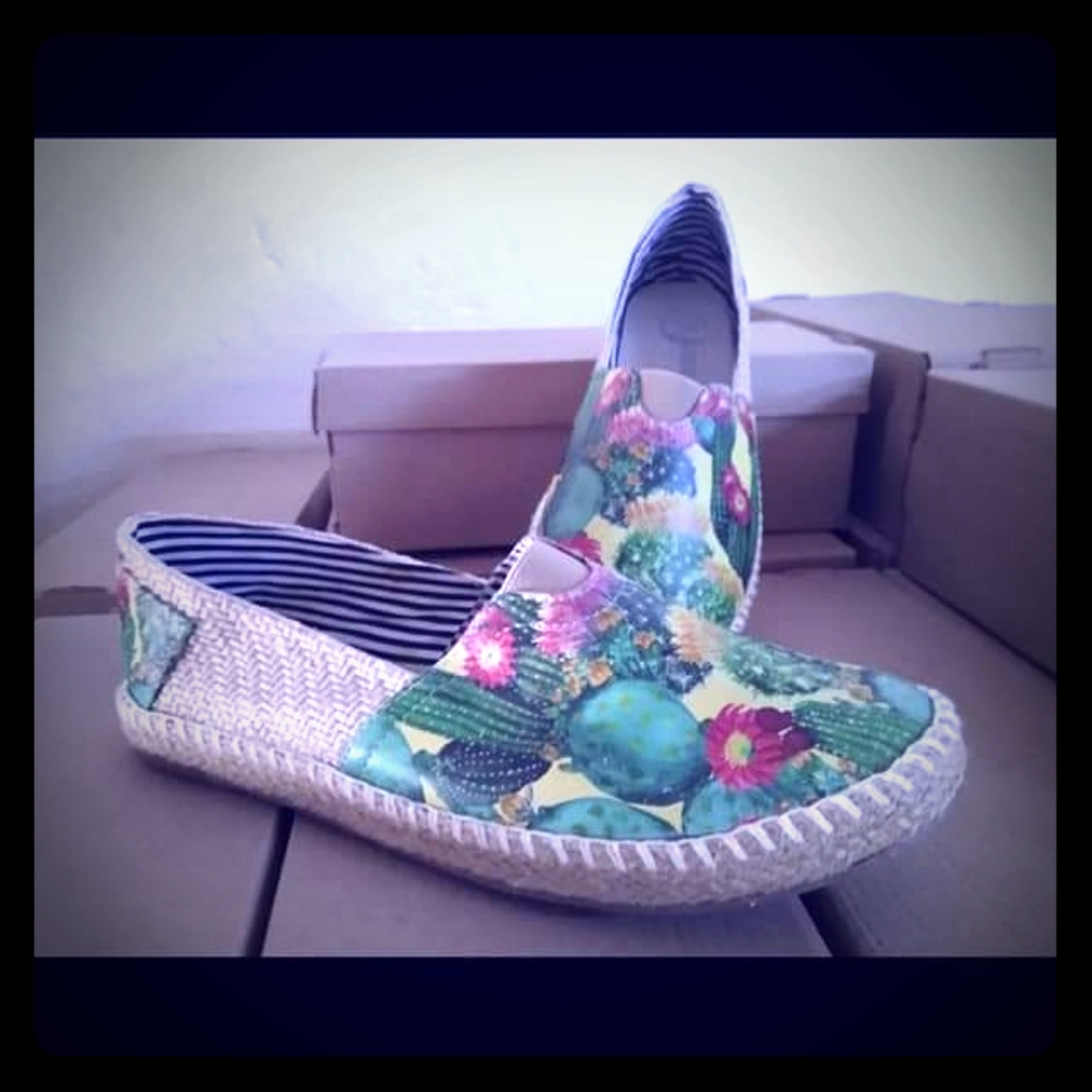 So curious cactus 🌵 shoes
